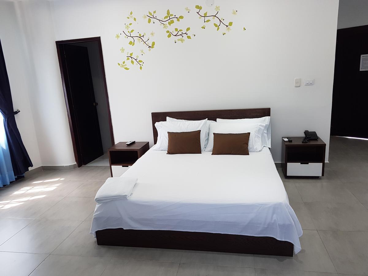 Hotel Plaza Real Montelibano ภายนอก รูปภาพ